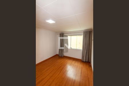 Casa à venda com 424m², 5 quartos e 5 vagas Casa à venda com 424m², 5 quartos e 5 vagasQuarto 1