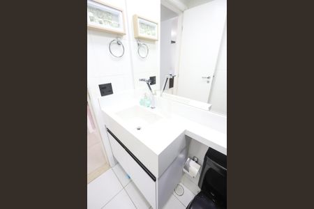 Apartamento à venda com 81m², 3 quartos e 1 vaga Apartamento à venda com 81m², 3 quartos e 1 vagaBanheiro Social