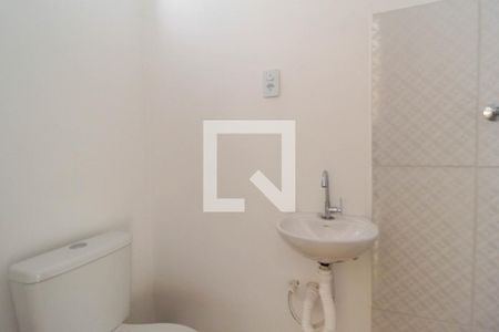 Banheiro de casa de condomínio para alugar com 1 quarto, 29m² em Jardim Santa Emília, São Paulo