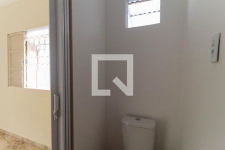 Banheiro de casa de condomínio para alugar com 1 quarto, 29m² em Jardim Santa Emília, São Paulo