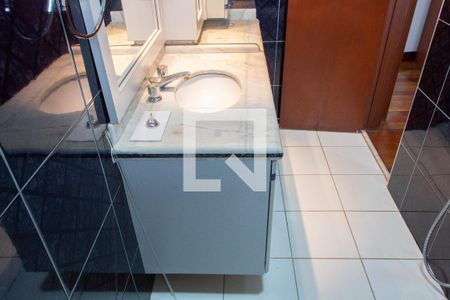Apartamento à venda com 296m², 4 quartos e 3 vagas Apartamento à venda com 296m², 4 quartos e 3 vagasBANHEIRO DA SUITE 1