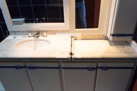 Apartamento à venda com 296m², 4 quartos e 3 vagas Apartamento à venda com 296m², 4 quartos e 3 vagasBANHEIRO DA SUITE 1