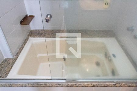 Apartamento à venda com 296m², 4 quartos e 3 vagas Apartamento à venda com 296m², 4 quartos e 3 vagasBANHEIRO DA SUITE 3