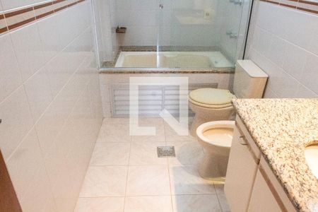 Apartamento à venda com 296m², 4 quartos e 3 vagas Apartamento à venda com 296m², 4 quartos e 3 vagasBANHEIRO DA SUITE 3