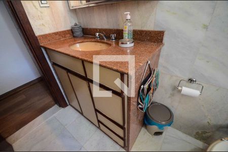 Apartamento à venda com 180m², 4 quartos e 3 vagasBanheiro Social