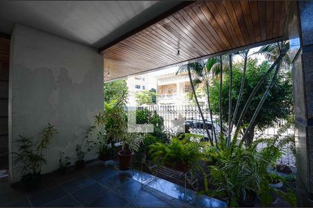 Apartamento à venda com 180m², 4 quartos e 3 vagasEntrada