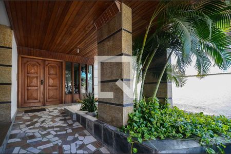 Apartamento à venda com 180m², 4 quartos e 3 vagasEntrada