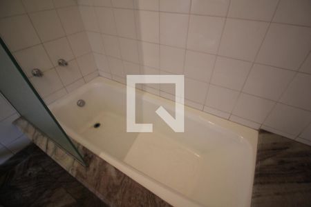 Casa à venda com 650m², 6 quartos e sem vagaBanheira