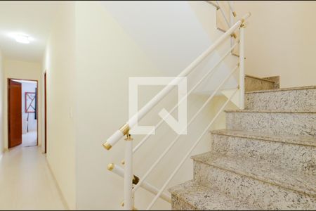 Casa à venda com 205m², 4 quartos e 3 vagasEscada e Corredor dos Dormitórios