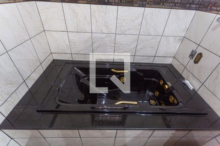 Casa à venda com 503m², 4 quartos e 4 vagasBanheira do Banheiro da Suíte 1