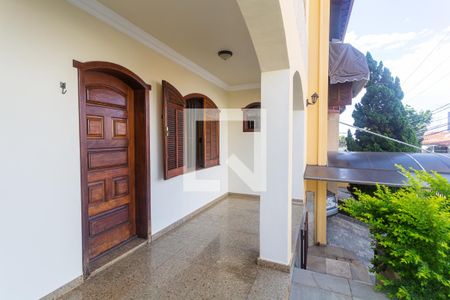 Casa à venda com 503m², 4 quartos e 4 vagasEntrada