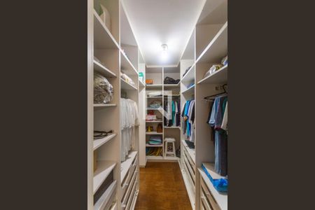 Casa à venda com 503m², 4 quartos e 4 vagasCloset da Suíte 1