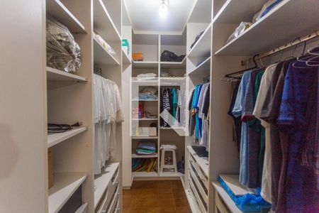 Casa à venda com 503m², 4 quartos e 4 vagasCloset da Suíte 1