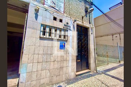 Apartamento à venda com 43m², 1 quarto e sem vaga Apartamento à venda com 43m², 1 quarto e sem vagaFachada com cartaz QA