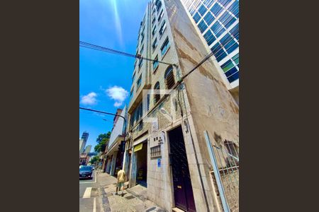 Apartamento à venda com 43m², 1 quarto e sem vaga Apartamento à venda com 43m², 1 quarto e sem vagaFachada com cartaz QA