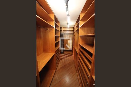 Casa à venda com 700m², 4 quartos e 7 vagas Casa à venda com 700m², 4 quartos e 7 vagasCloset da suíte 1