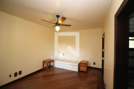 Casa à venda com 700m², 4 quartos e 7 vagas Casa à venda com 700m², 4 quartos e 7 vagasSuíte 4