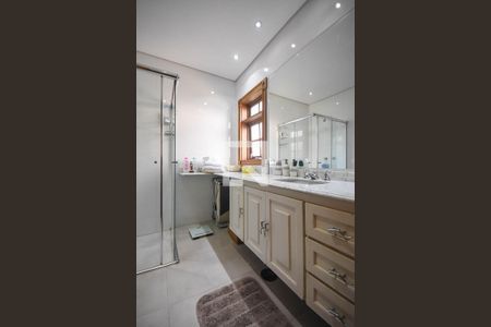 Casa à venda com 550m², 5 quartos e 6 vagas Casa à venda com 550m², 5 quartos e 6 vagasBanheiro suíte 3