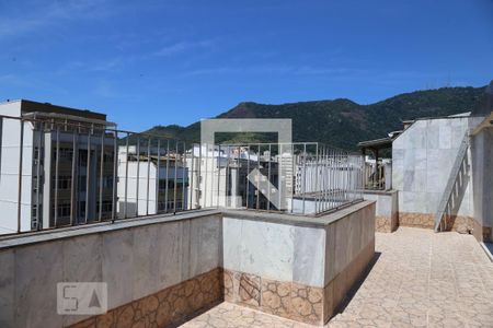 Apartamento à venda com 77m², 2 quartos e sem vagaÁrea comum