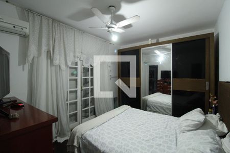 Casa à venda com 240m², 4 quartos e 4 vagasSuíte