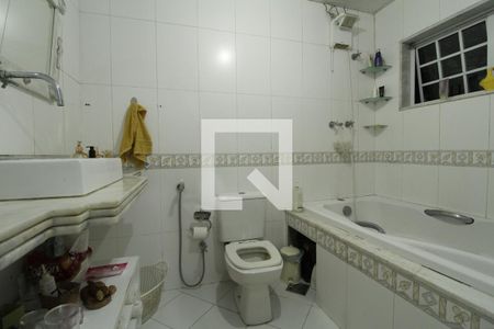 Casa à venda com 240m², 4 quartos e 4 vagasBanheiro - Suíte