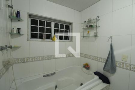 Casa à venda com 240m², 4 quartos e 4 vagasBanheiro - Suíte