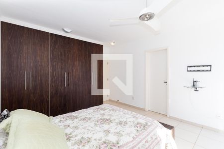 Casa de condomínio à venda com 150m², 4 quartos e 6 vagasQuarto 4 - Suíte