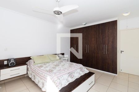 Casa de condomínio à venda com 150m², 4 quartos e 6 vagasQuarto 4 - Suíte