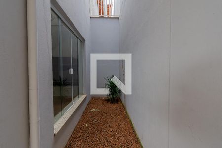 Casa à venda com 136m², 3 quartos e 4 vagas Casa à venda com 136m², 3 quartos e 4 vagasCorredor