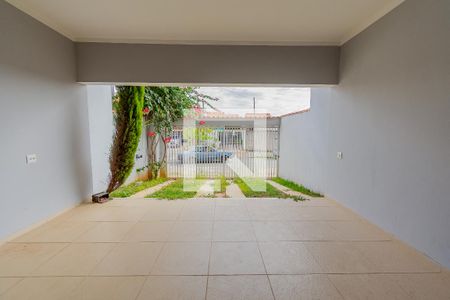 Casa à venda com 136m², 3 quartos e 4 vagas Casa à venda com 136m², 3 quartos e 4 vagasGaragem