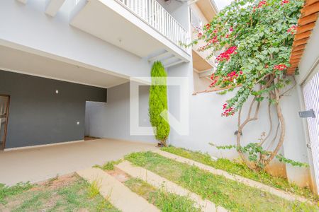 Casa à venda com 136m², 3 quartos e 4 vagas Casa à venda com 136m², 3 quartos e 4 vagasGaragem