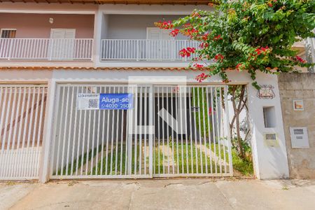 Casa à venda com 136m², 3 quartos e 4 vagas Casa à venda com 136m², 3 quartos e 4 vagasFachada