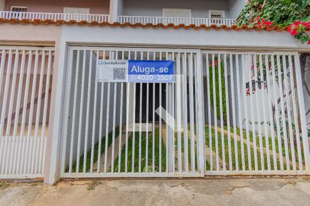 Casa à venda com 136m², 3 quartos e 4 vagas Casa à venda com 136m², 3 quartos e 4 vagasFachada