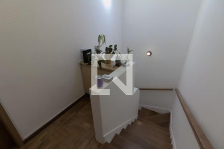 Casa à venda com 120m², 2 quartos e 1 vagaCorredor Escada