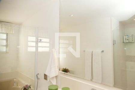 Apartamento à venda com 191m², 3 quartos e 2 vagas Apartamento à venda com 191m², 3 quartos e 2 vagasBanheiro social