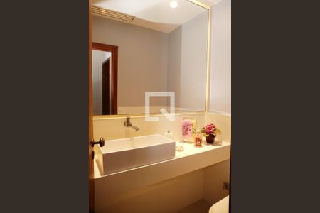 Apartamento à venda com 191m², 3 quartos e 2 vagas Apartamento à venda com 191m², 3 quartos e 2 vagasLavabo