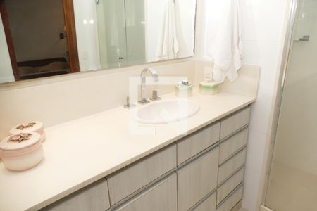 Apartamento à venda com 191m², 3 quartos e 2 vagas Apartamento à venda com 191m², 3 quartos e 2 vagasSuíte banheiro