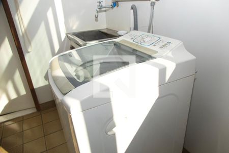 Apartamento à venda com 191m², 3 quartos e 2 vagas Apartamento à venda com 191m², 3 quartos e 2 vagasÁrea serviço