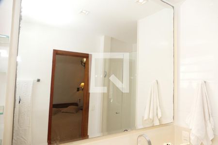 Apartamento à venda com 191m², 3 quartos e 2 vagas Apartamento à venda com 191m², 3 quartos e 2 vagasSuíte banheiro