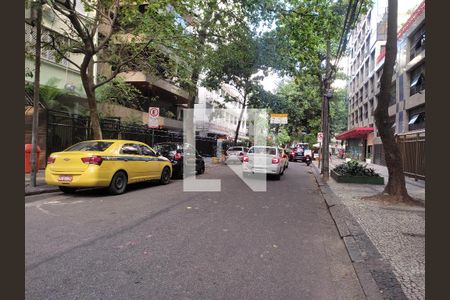Apartamento à venda com 191m², 3 quartos e 2 vagas Apartamento à venda com 191m², 3 quartos e 2 vagasVista da Rua