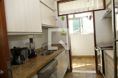 Apartamento à venda com 191m², 3 quartos e 2 vagas Apartamento à venda com 191m², 3 quartos e 2 vagasCozinha