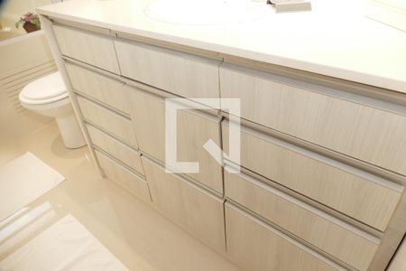 Apartamento à venda com 191m², 3 quartos e 2 vagas Apartamento à venda com 191m², 3 quartos e 2 vagasBanheiro social