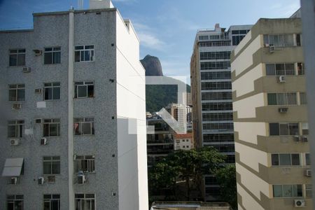 Apartamento à venda com 191m², 3 quartos e 2 vagas Apartamento à venda com 191m², 3 quartos e 2 vagasÁrea serviço vista