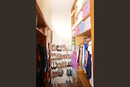 Apartamento à venda com 191m², 3 quartos e 2 vagas Apartamento à venda com 191m², 3 quartos e 2 vagasSuíte closet