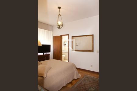 Apartamento à venda com 191m², 3 quartos e 2 vagas Apartamento à venda com 191m², 3 quartos e 2 vagasSuíte