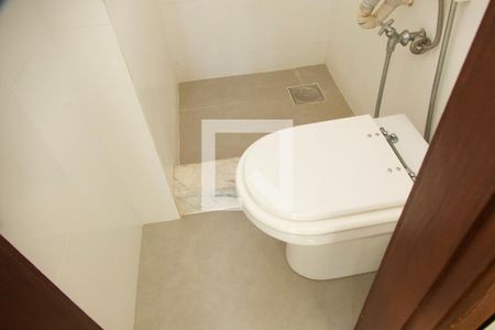 Apartamento à venda com 191m², 3 quartos e 2 vagas Apartamento à venda com 191m², 3 quartos e 2 vagasBanheiro serviço