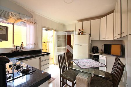 Casa à venda com 193m², 3 quartos e 4 vagasCozinha