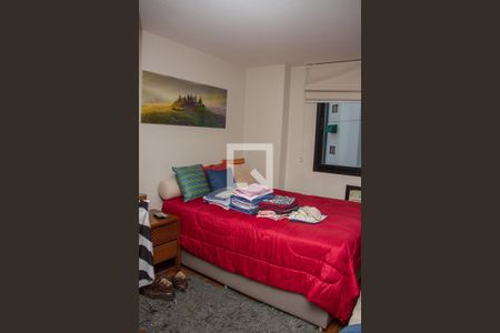 Apartamento à venda com 133m², 3 quartos e 2 vagasQuarto 02 - 2º piso