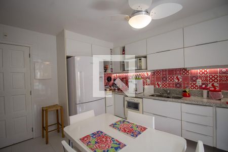 Apartamento à venda com 146m², 2 quartos e 2 vagas Apartamento à venda com 146m², 2 quartos e 2 vagasCozinha