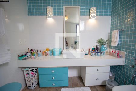 Apartamento à venda com 146m², 2 quartos e 2 vagas Apartamento à venda com 146m², 2 quartos e 2 vagasBanheiro da Suíte 1